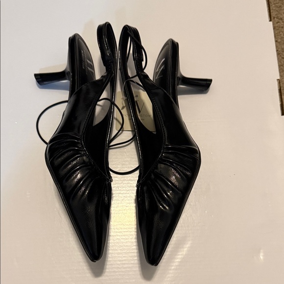 Worthington Black Pointed Toe Slingback Kitten Heels - Picture 9 of 11